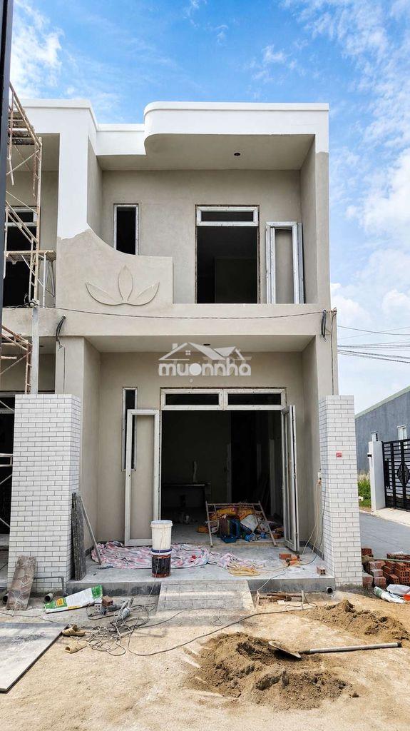 Nhà ngộp cần bán gấp. giá full 1,75 tỷ nhà lầu sổ riêng 3 phòng ngủ