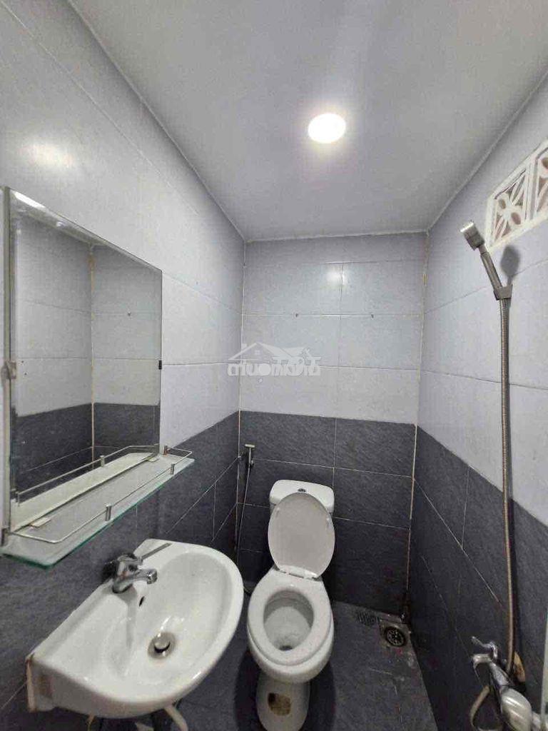 Nhà 2 tầng ngay ngã tư linh xuân thủ đức - 4