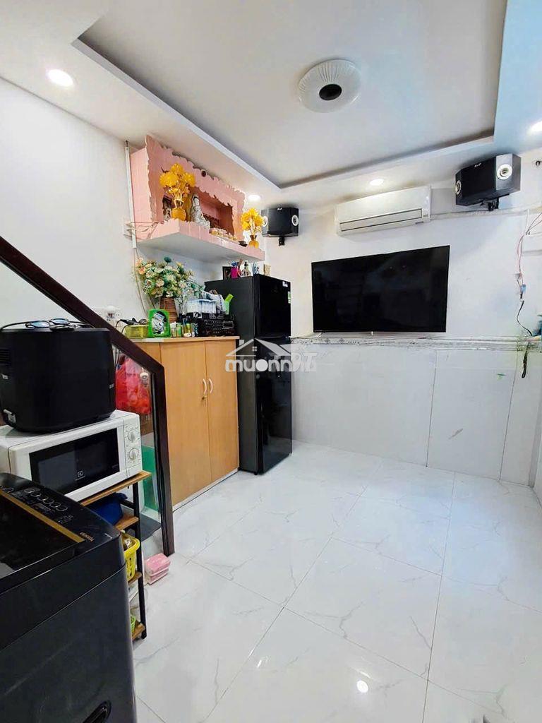 Tôi bán nhà 34 m2, 1 trệt.1 lầu, tuyệt đẹp, sát hẽm xe hơi, quận 7