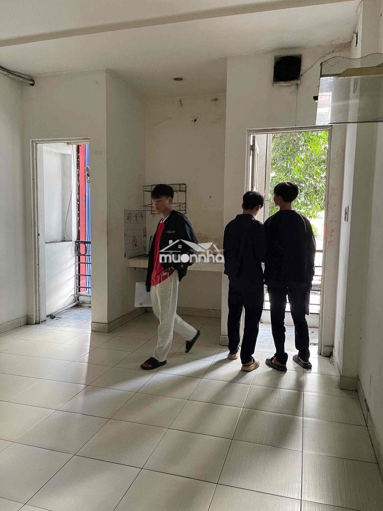 Lầu 1 có 2 phòng 1 wc  có ban công  ở gđ 4 đến 5 người - Ảnh 4