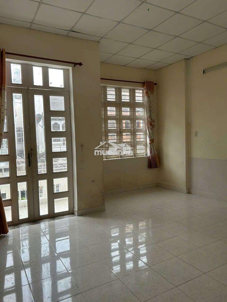 Nhà cho thuê xe hoi ngủ trong sân p 12 gò vấp 