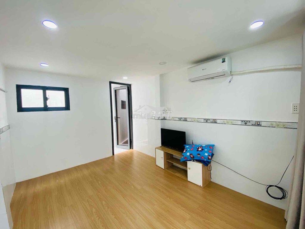 Nhà đẹp nhỏ gọn ở ngay- ra sân bay 5 phút. về bình thạnh 7p - 4