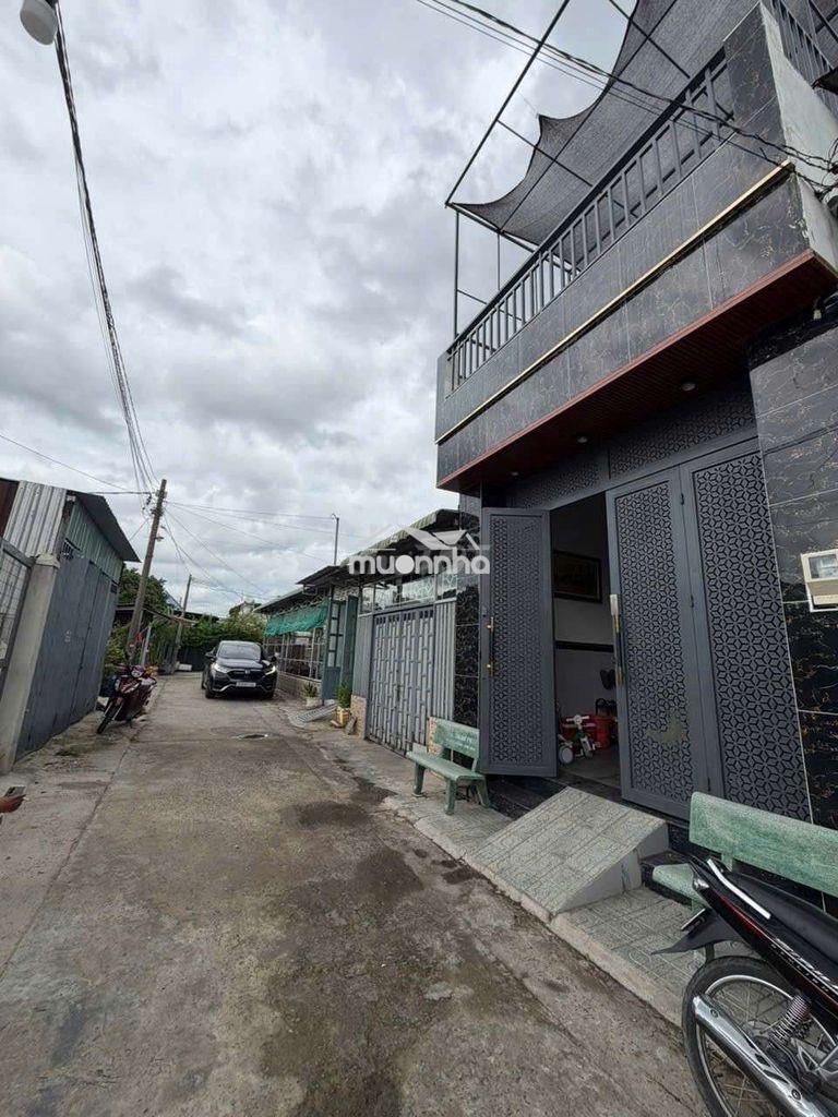 Bán  nhà 4x19m . 1lầu. 3pn. sân  xe hơi. bán ủy quyền 