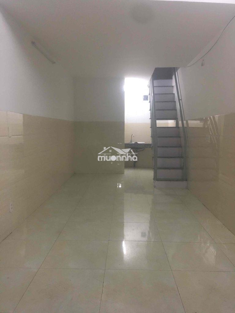Nhà dtsd 60m , 3 tầng ,đường 24m , điện nước riêng - 3