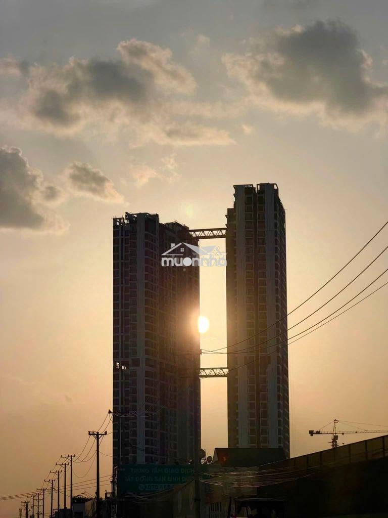 Bán căn studio 1pn the emeral 68  vốn sang hđ 1 tỷ 640