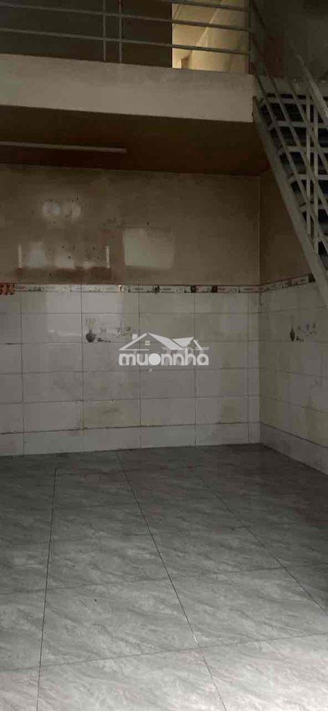 Nha cho thuê 4 m dai5 m gác lửng gần dưởng số 10  vào hẽm 100 m