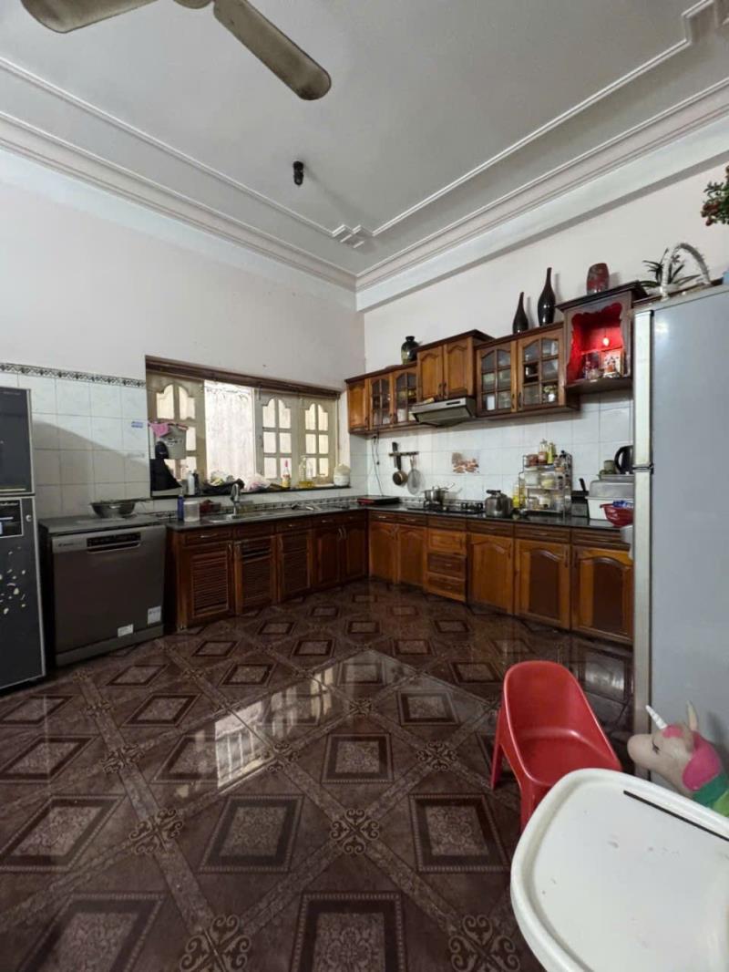 Giảm 2 tỷ ! nhà hẻm kinh doanh,gần chợ bà hoa,136m2( 6x23m ),3 tầng cũ, sổ vuông. - 2