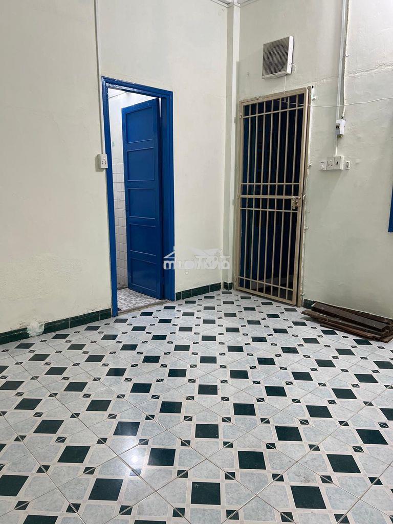 Cho thuê căn hộ khép kín giá rẻ, mặt tiền cmt8, p. hòa hưng, tp. hcm - Ảnh 4