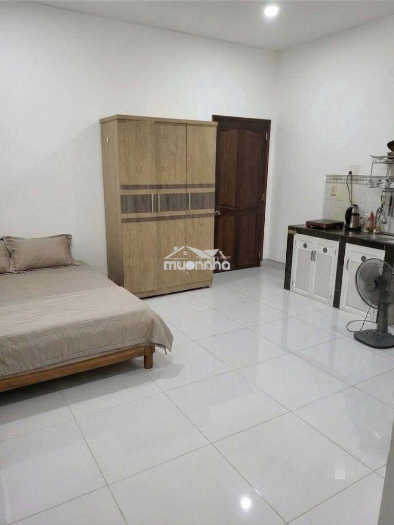Phòng trọ 32m2 có ban công đường phan xích long  - Ảnh 3
