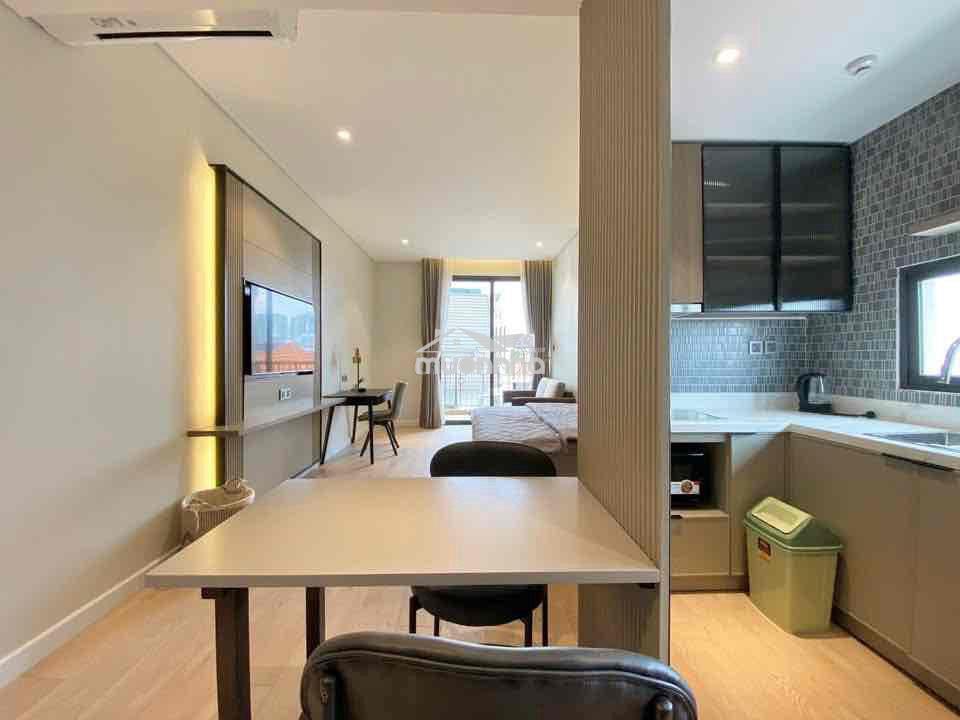 Studio cao cấp quận 10 - ban công - gần ngã 6 cộng hoà - 3