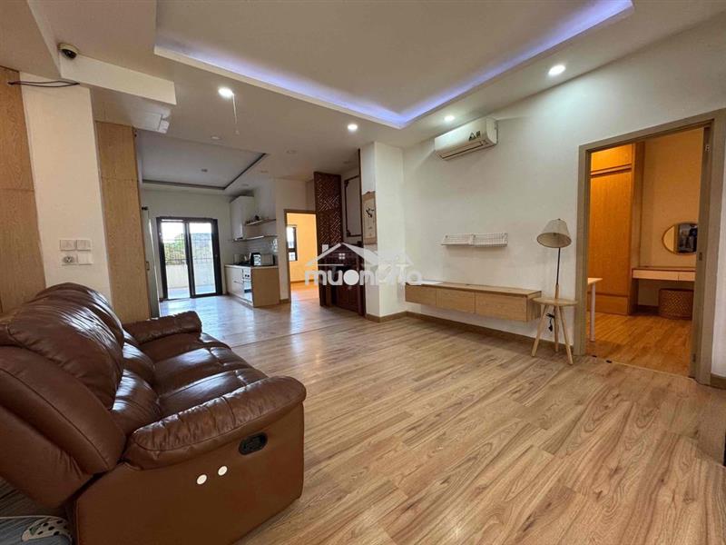 Cho thuê căn hộ 2 sân vườn 200m2