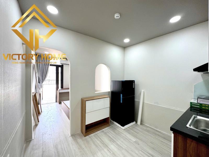 Căn hộ ban công lớn thoáng, máy giặt riêng, phòng khách rộng full nội thất ở phó đức chính gần chợ bà chiểu uef hutech hiu