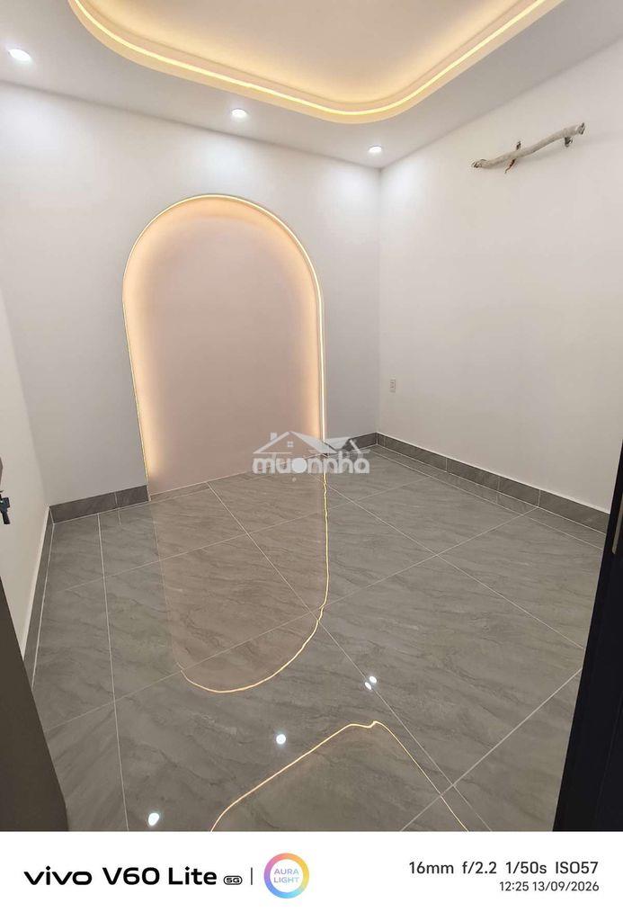 Nhà mới 100 4,5x 15m 1lung 2pn 2wc giếng trời - Ảnh 3