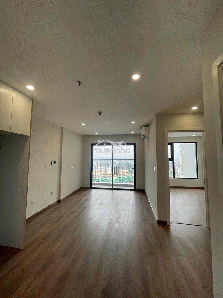 Bán gấp căn hộ i1 , 2 ngủ 55m tầng trung chỉ 3.7tỷ vinhomes smary city