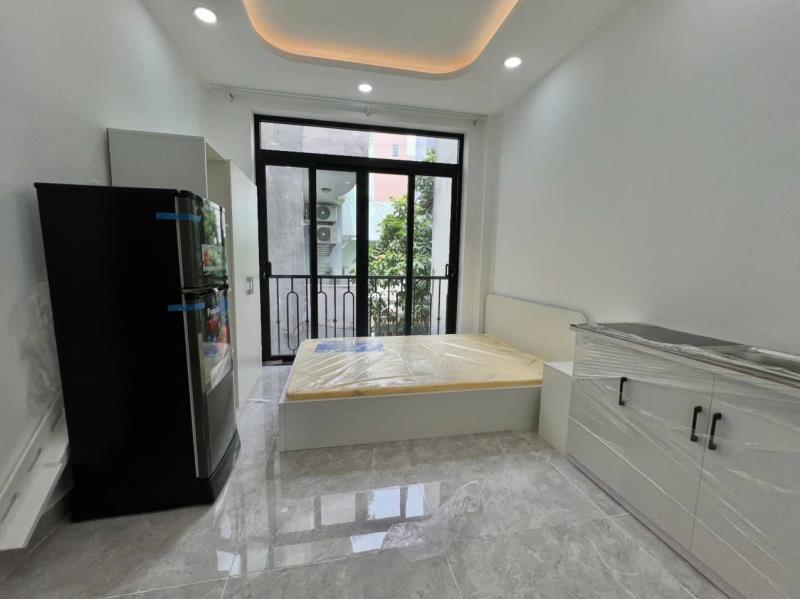 Cho thuê nhà mới ban công full nội thất đường bạch đằng gần uef, hutech , hồng bàng , gtvt và hàng xanh