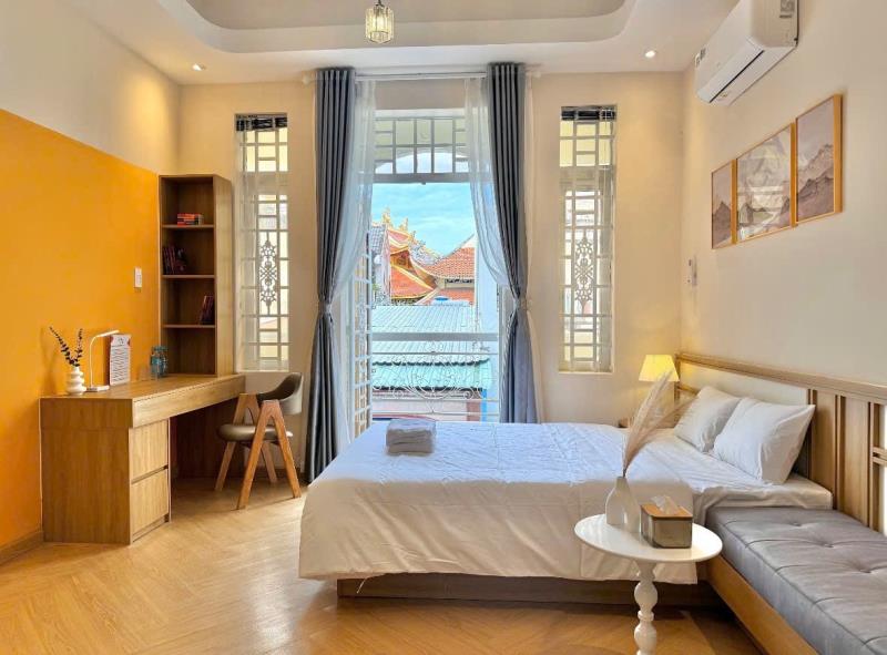 Cho thuê căn hộ 1 phòng ngủ có ban công cửa sổ trời thoáng sáng full nội thất ngay bờ kè trường sa tiện đi quận 1 - Ảnh 2