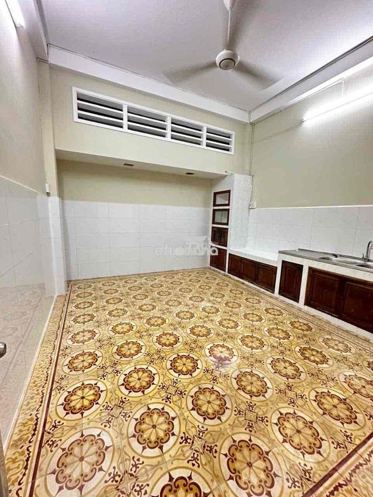 Cho thuê nhà hẻm tải bàu cát p14 tb. dt: 4m x 15m 2 lầu giá 17tr - Ảnh 2