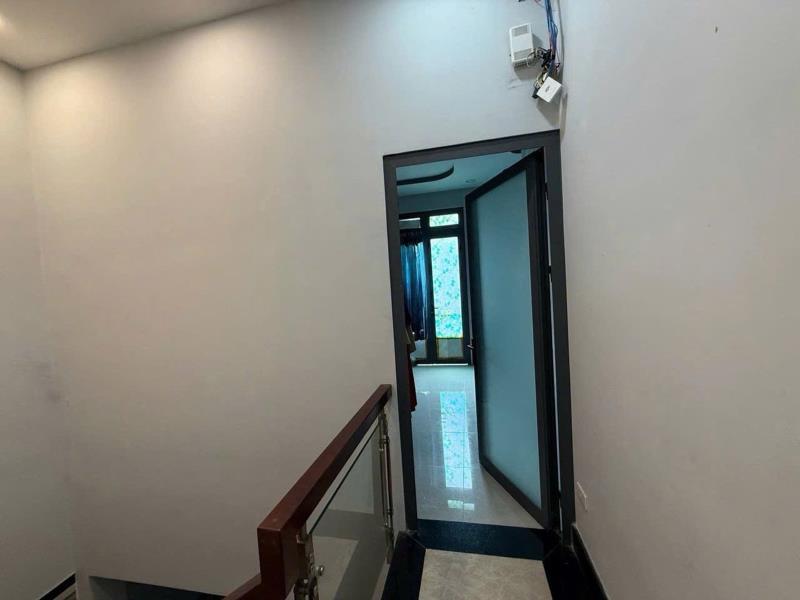 Nhà bán thống nhất 58m2, 2 tầng, hẽm xe hơi, sổ hồng riêng - Ảnh 2