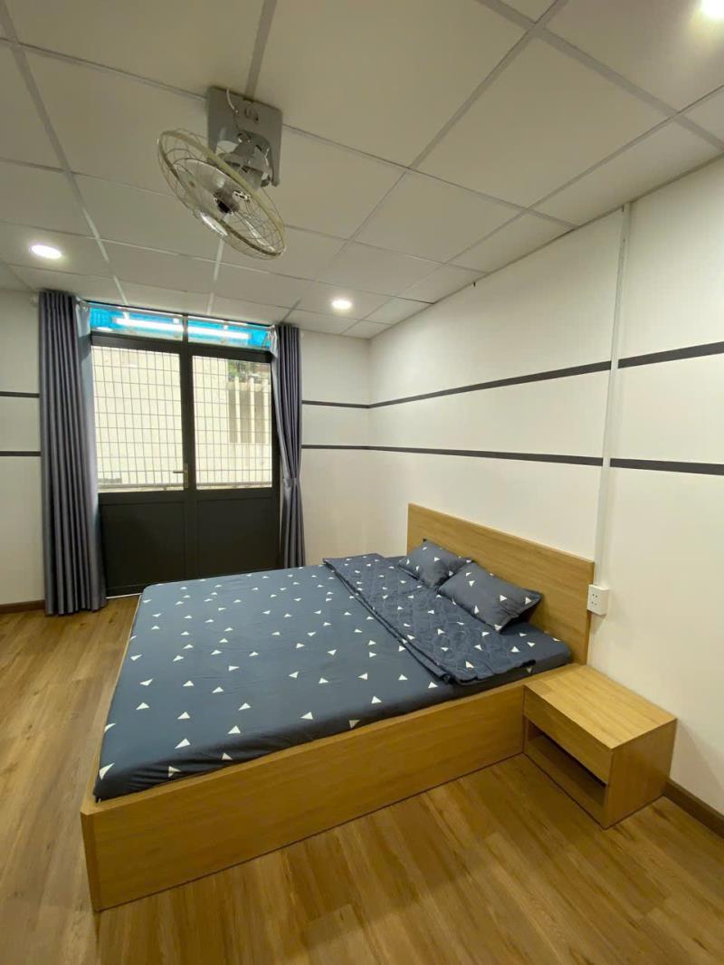 Căn hộ với nội thất đầy đủ - ban công - cửa sổ thoáng mát - ngay khu vực d5 - bình thạnh