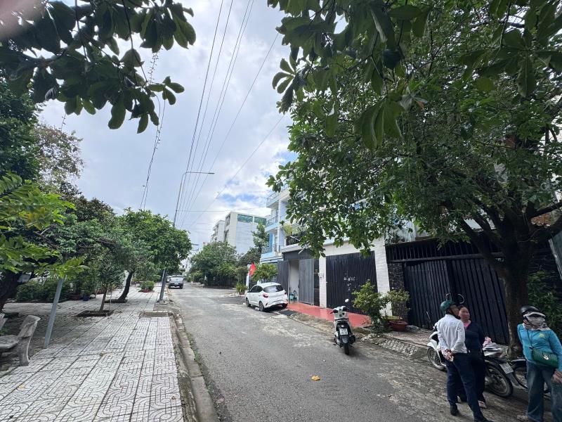 Bán nhà 4 tầng 100m2 mặt tiền kdc thới an - q12- đối diện công viên - Ảnh 3