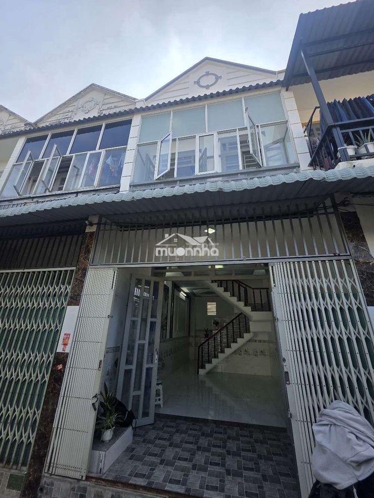 Bán gấp nhà giáp hóc môn gần ngã ba mỹ hạnh