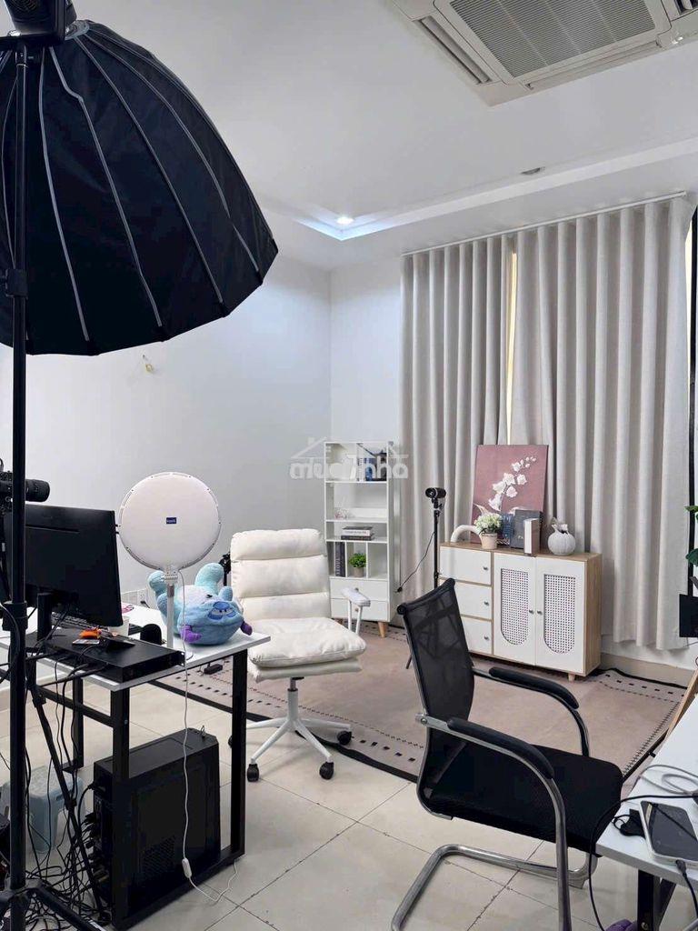 Cho thuê biệt thự nguyên căn, kdc him lam, quận 7, dt 10x20, hầm 4 tầg - Ảnh 2