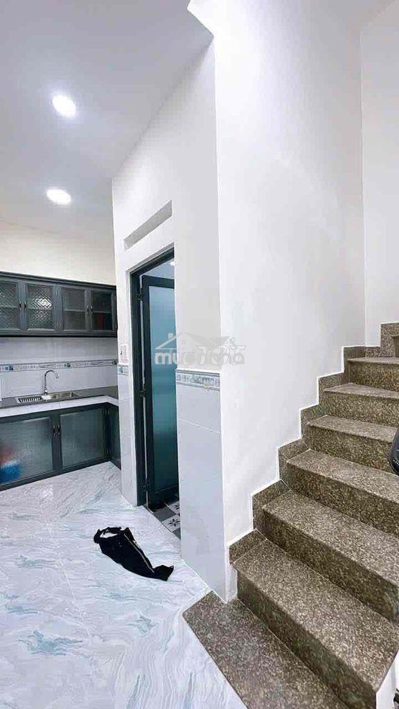 Bán nhà hẻm rộng gần đường xe hơi và trường đại học nguyễn tất thành. - 4