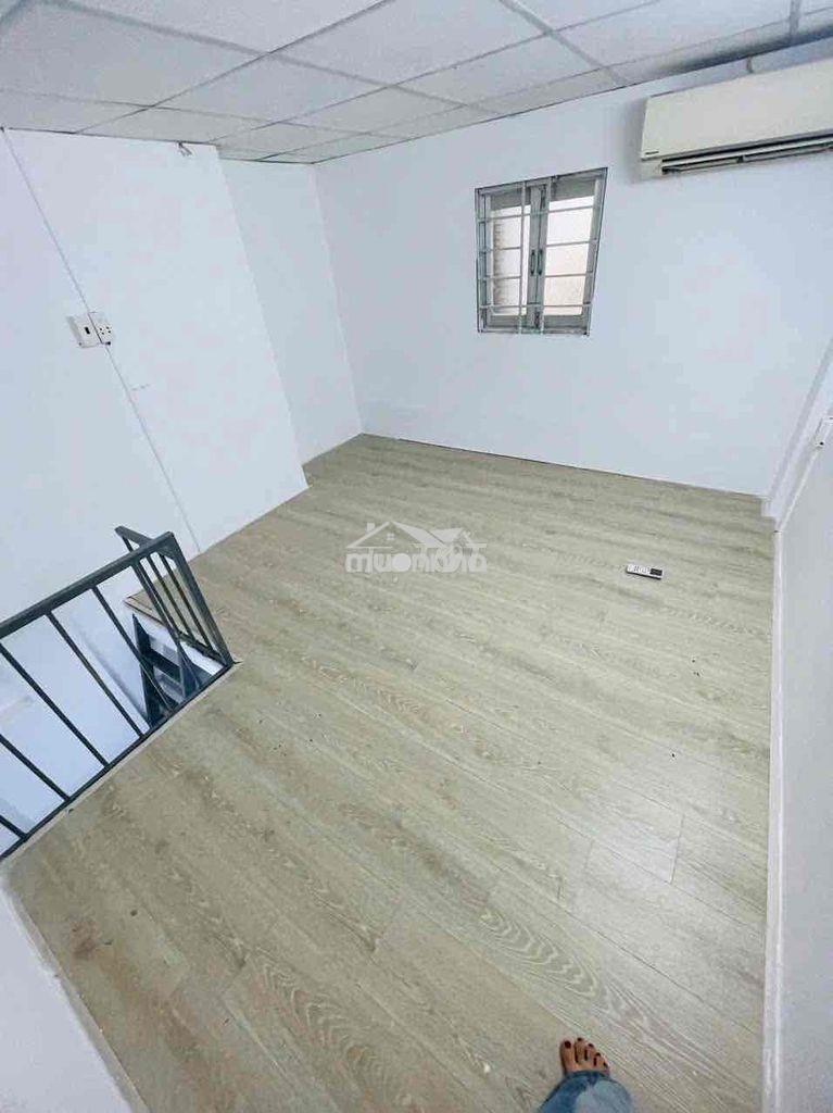 Phòng dưới trệt bếp wc gác máy lạnh tủ lạnh