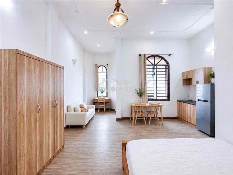 Phòng 40m2_ studio, đẩy đủ nội thất, cửa sổ_ 270 phan đình phùng