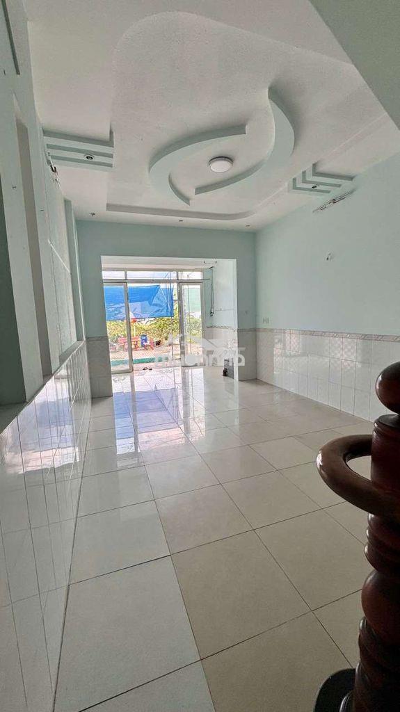 Cho thuê nhà gần bà điểm 5  dt 4*14-2pn -2wc, hẻm xe hơi tới nhà