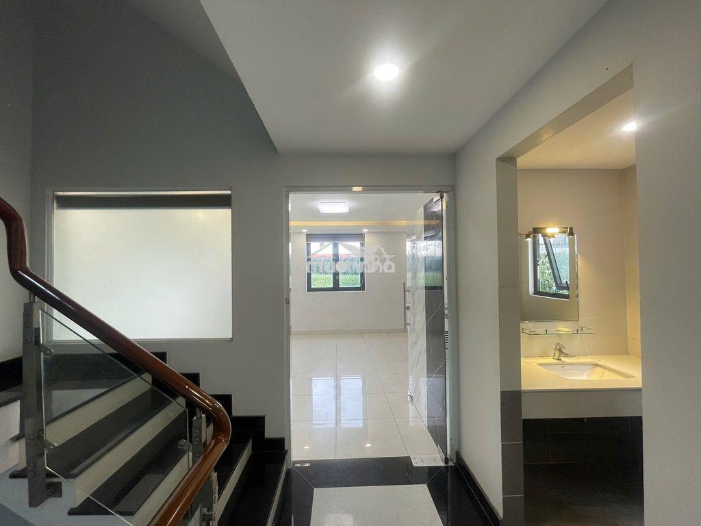 Giáp q7 - rộng : 30 m2- cửa sổ trời - thoáng mát - giá 4tr - Ảnh 2