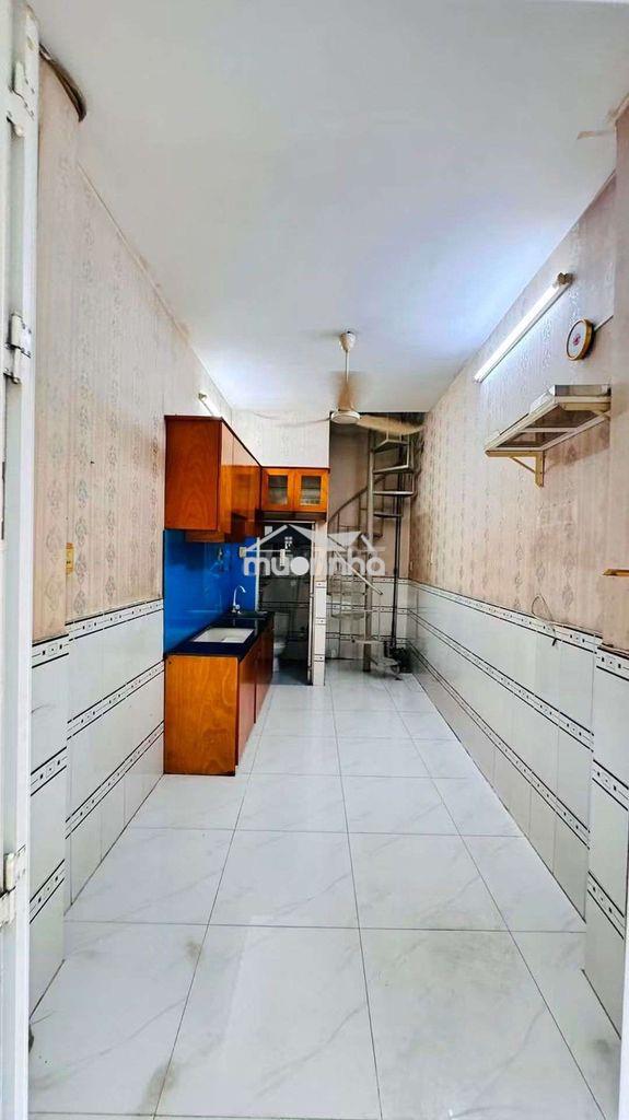Bán nhà nhỏ ngay chợ bà chiểu  - Ảnh 2