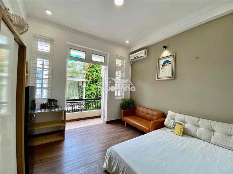 Căn hộ ban công - full nội thất - ngay vòng xoay dân chủ