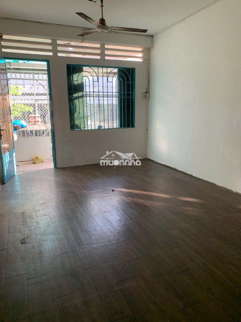Nhà chung cư 601 cmt8,lầu 1.dt 50m2.điện nước chính. - 2