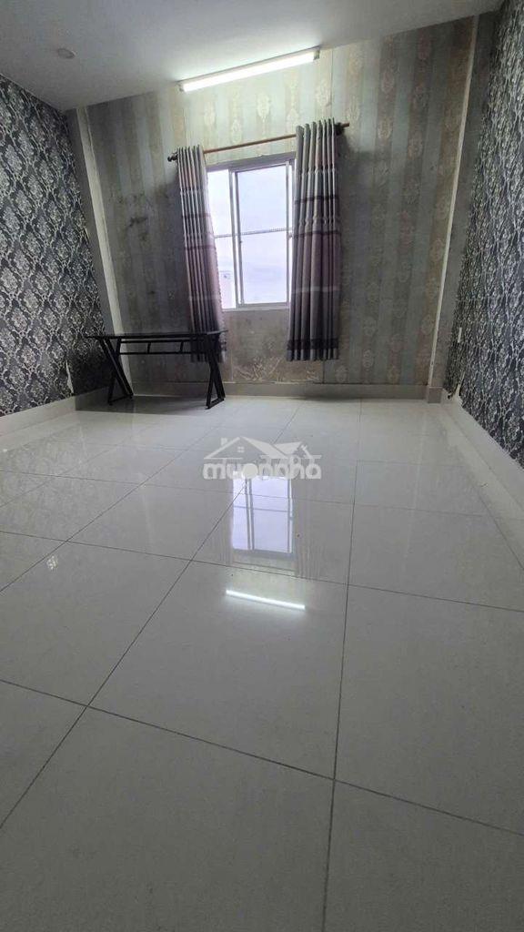 Phòng trọ máy lạnh,cửa sổ, 20m2, giờ tự do, tủ quần áo gỗ - Ảnh 2