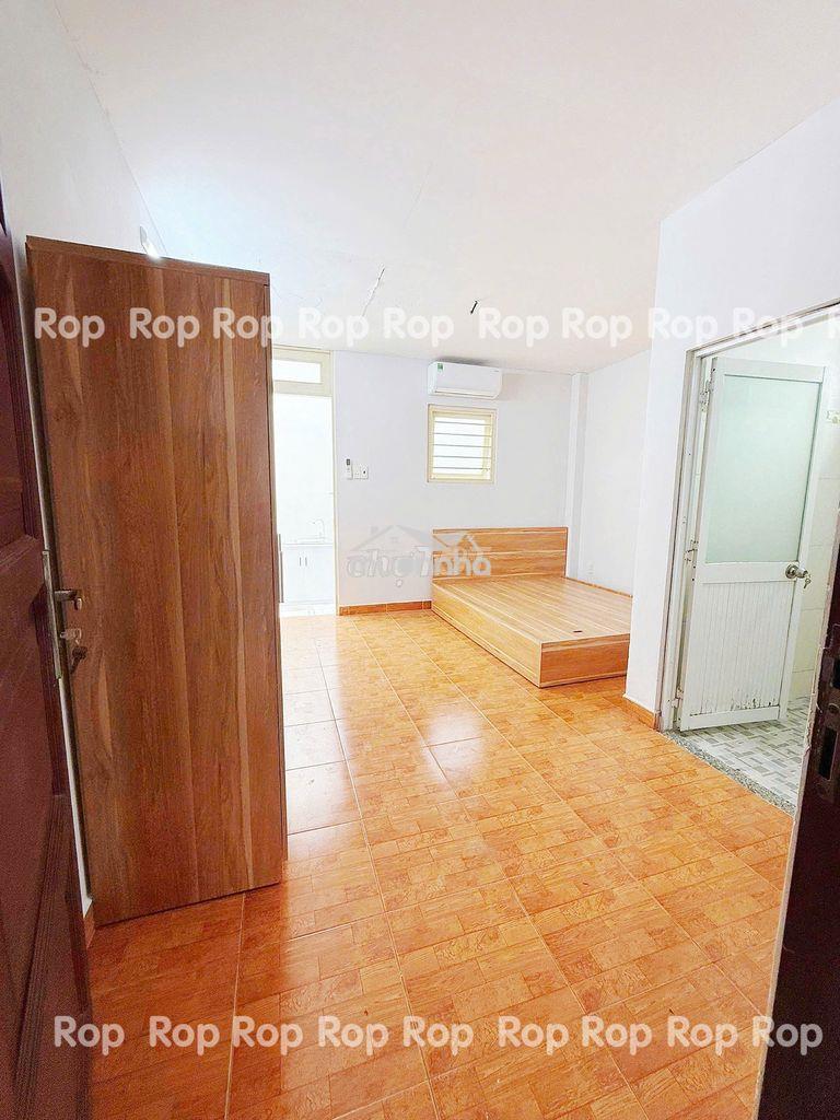 Còn *** 1 phòng studio tách bếp phạm văn bạch