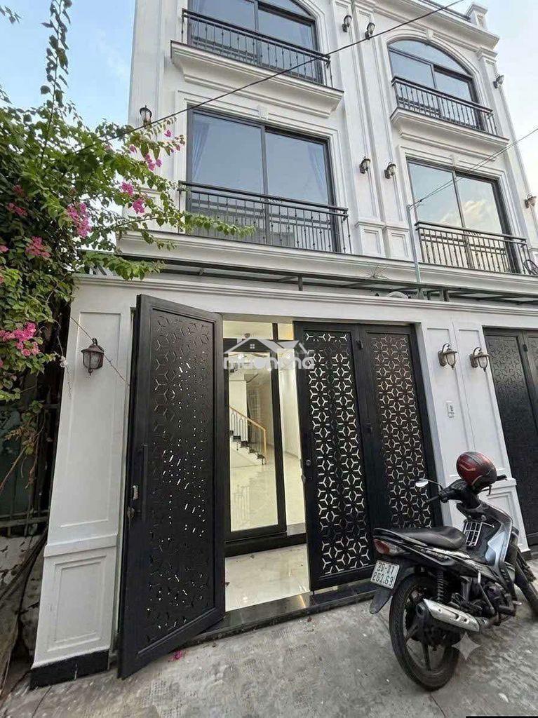 Nhà 3 tầng,sân thượng,4pn,5wc,đối diện cổng vạn phúc hbphuoc