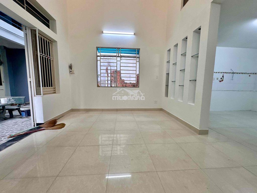 Nhà có vườn có rau sạch - Ảnh 4