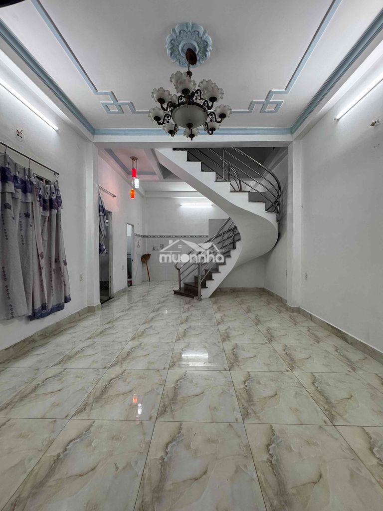 Nhà cách công viên làng hoa 150m, 2 tầng 5.5x9, 20m ra hẻm ô tô