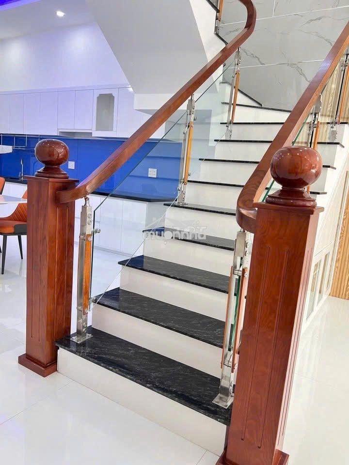Nhà 1 trệt 1 lầu 1ty810 cách chợ đêm uyên hưng 300m - Ảnh 4