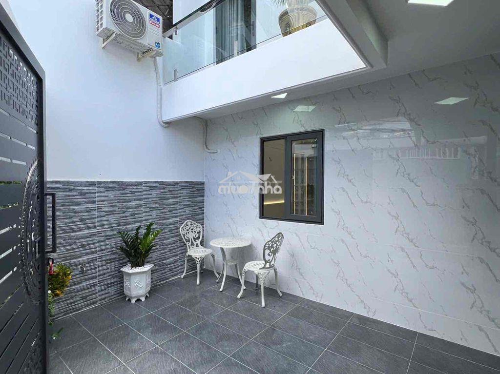 Nhà không rộng rãi với chiều ngang 9,3m cực kì thoáng mát. - Ảnh 2