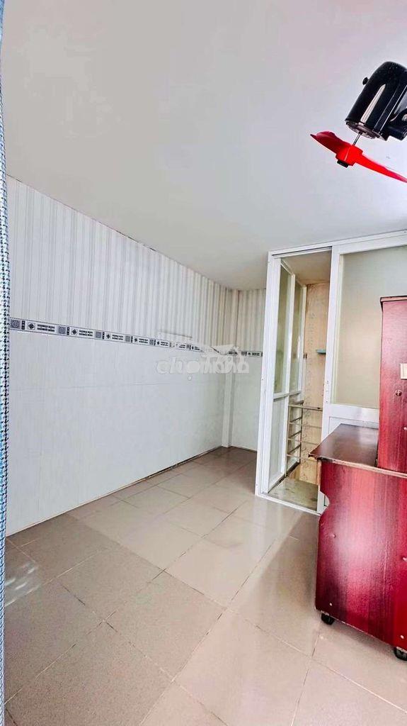 Bán nhà nhỏ ngay chợ bà chiểu  - Ảnh 4