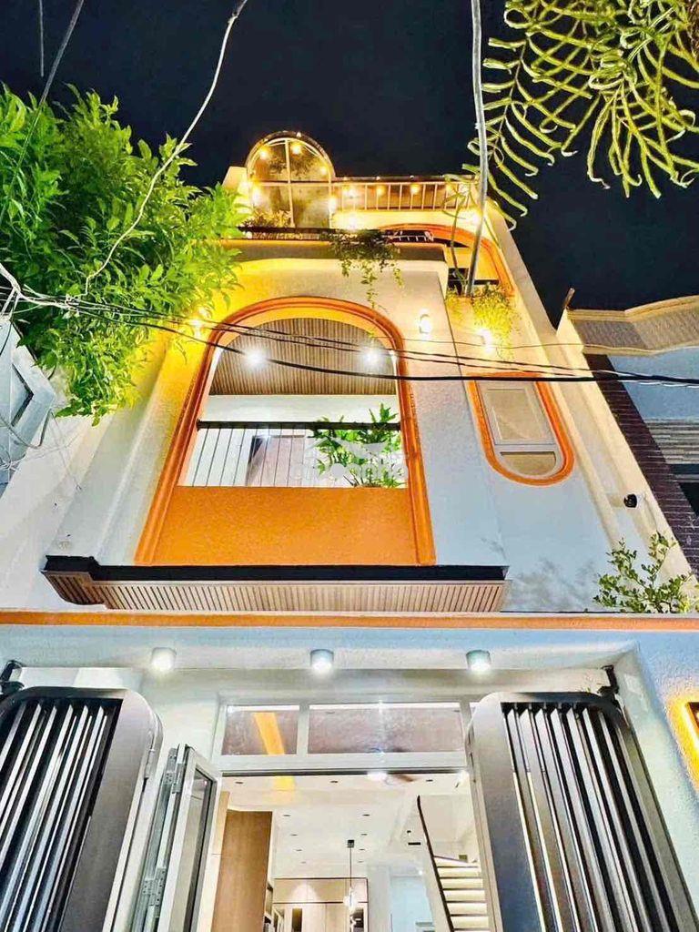 Siêu phẩm dt 4m x 16m có phòng ngủ tầng trệt. 4 phòng ngủ, sân thượng