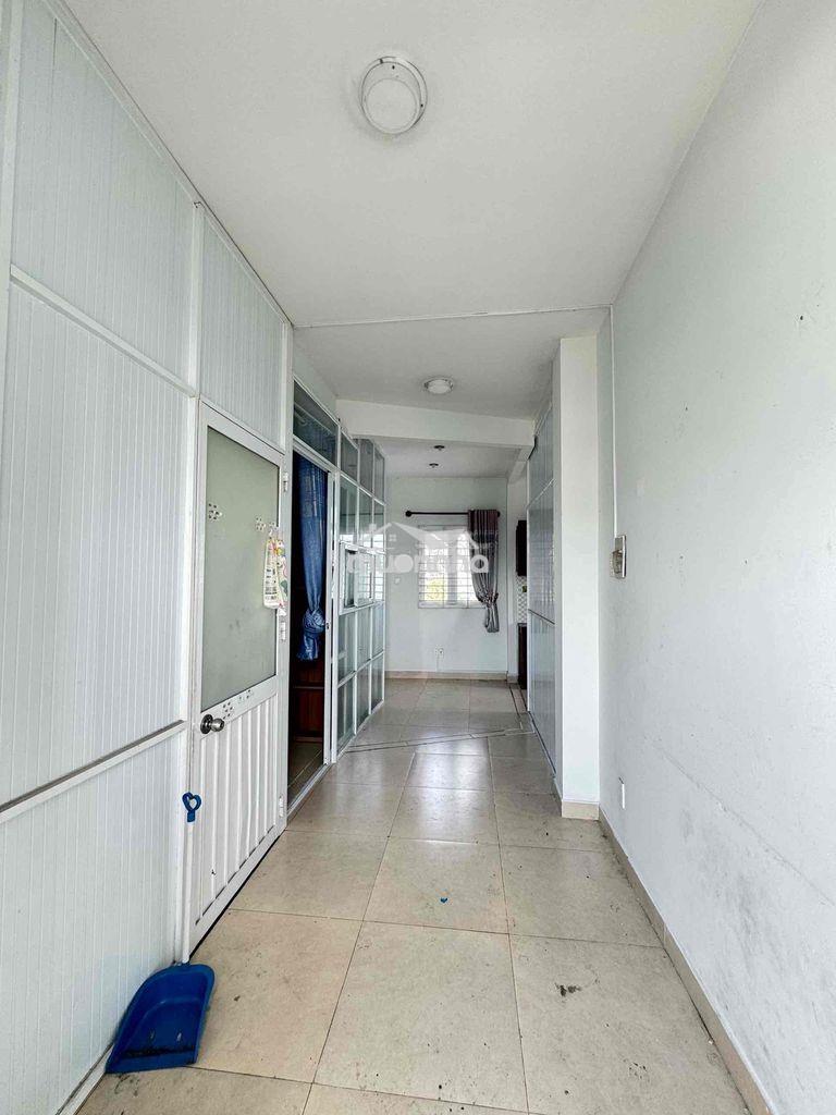 Cho thuê căn 2pn,bancon 60m2 ngay cầu nhị thiên đường
