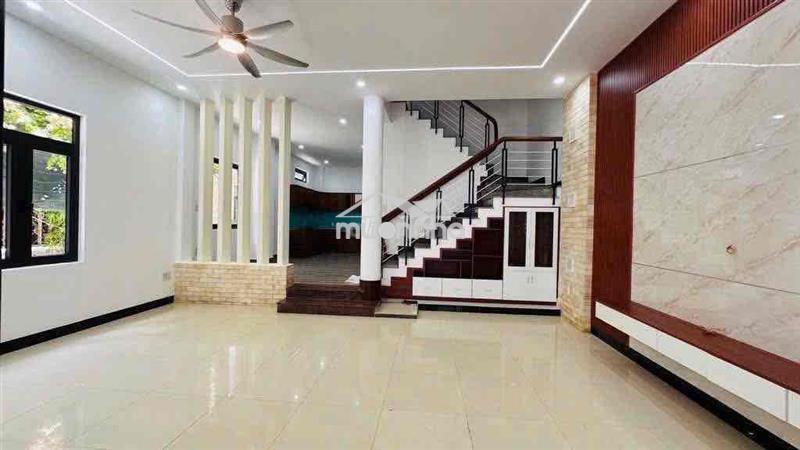 Cho thuê nhà đẹp 4pn khu an thượng gần biển