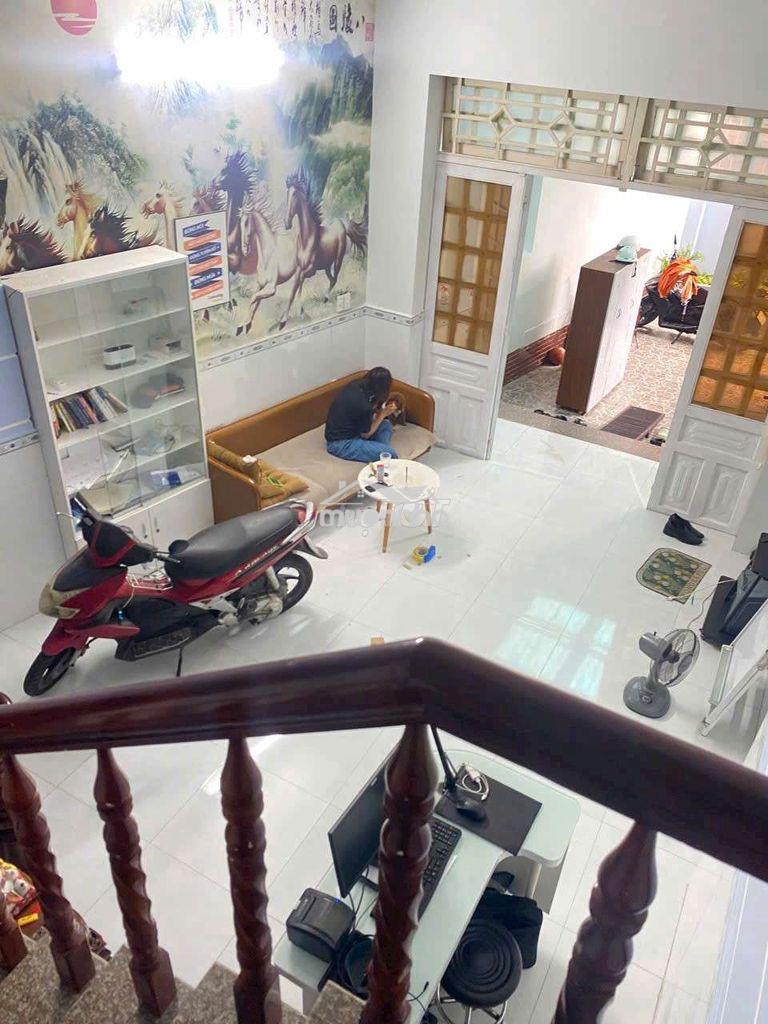 Nhà rộng thoáng 3pn sân thương, sân xemáy, 1/ ng ảnh thủ  