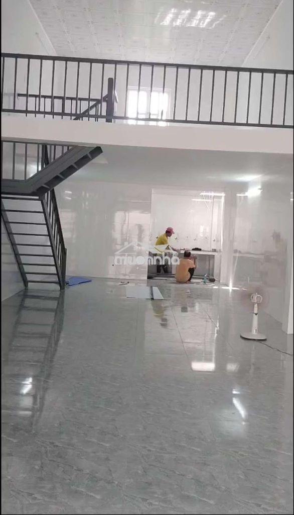 Nhà mới xây 5x20 , lửng, trống suốt - nền gạch - Ảnh 4