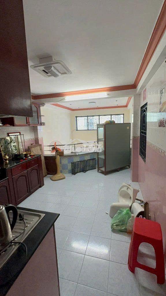 Nhà thuê đường xóm đất quận 11