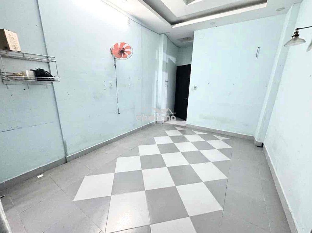Chính chủ cho thuê phòng ban công 40m2 đường lê quang định - Ảnh 2