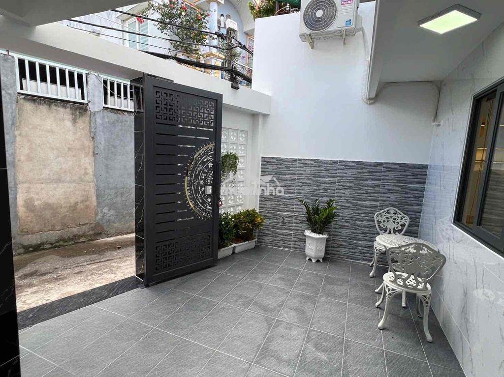 Nhà không rộng rãi với chiều ngang 9,3m cực kì thoáng mát. - Ảnh 3
